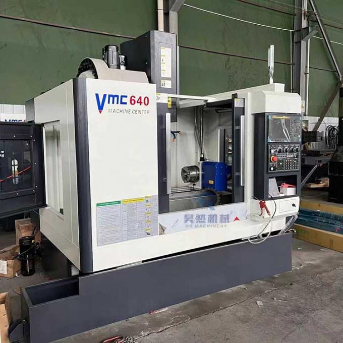 작은 VMC640 네 축 CNC 수직 가공 센터 기계 0