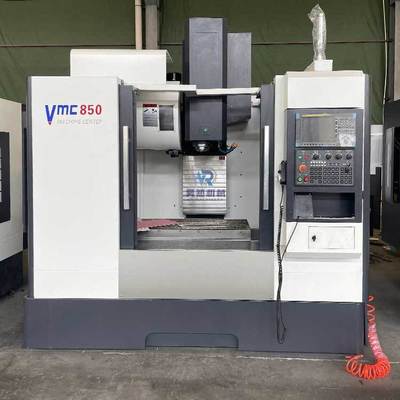 VMC850s 주축 VMC 기계 수직 CNC 수평형 머시닝 센터 제조사들 4명